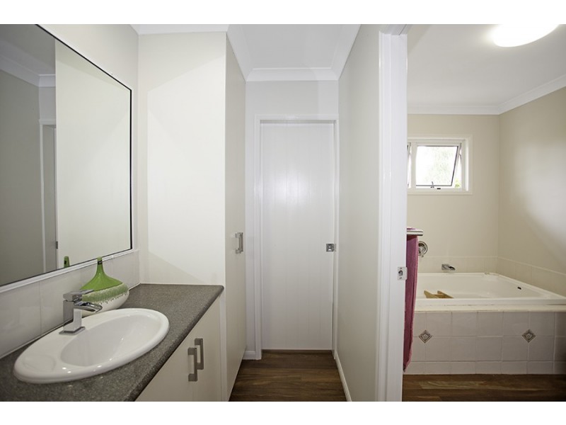 10 McCormack Avenue, Rural View QLD 4740