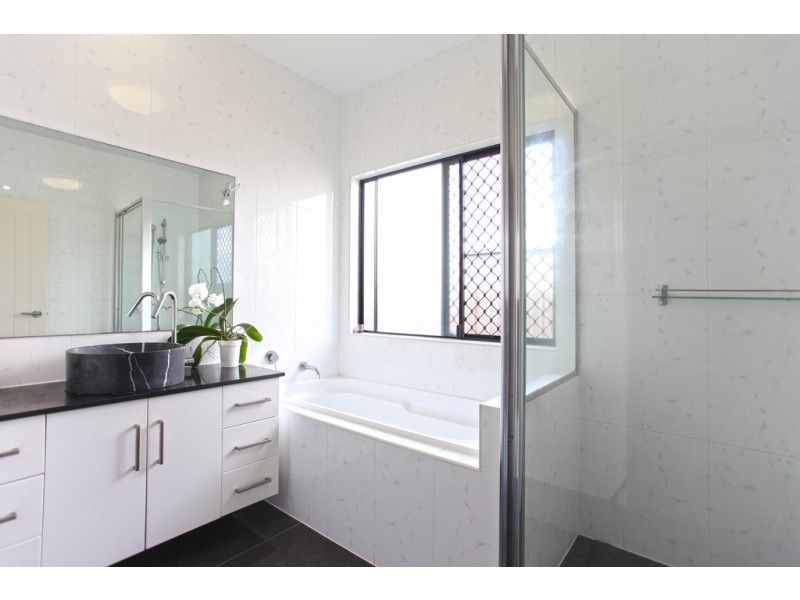 15 Vidar Crescent, Ooralea QLD 4740