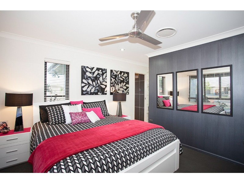 60 Gingham Street, Glenella QLD 4740