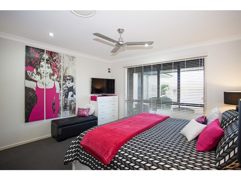 60 Gingham Street, Glenella QLD 4740
