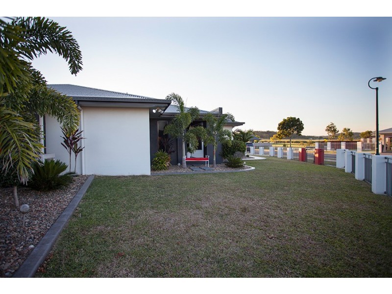 60 Gingham Street, Glenella QLD 4740