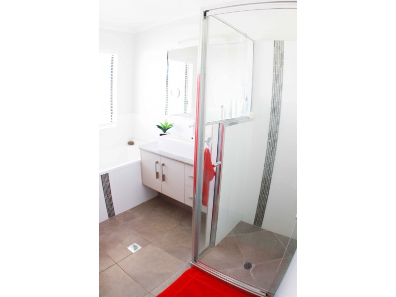 25 Logan Crescent, Erakala QLD 4740