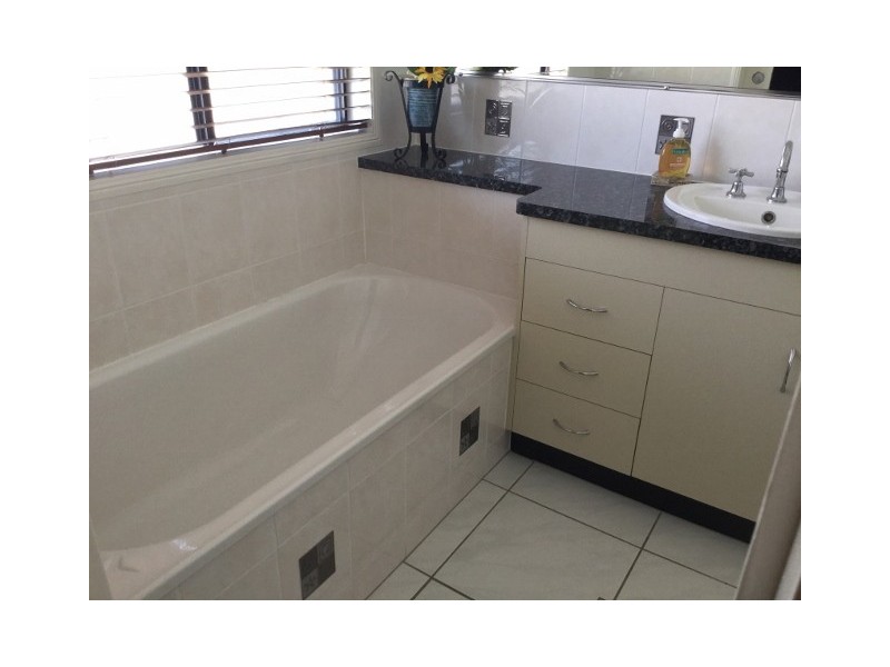 4 Glenfern St, South Mackay QLD 4740