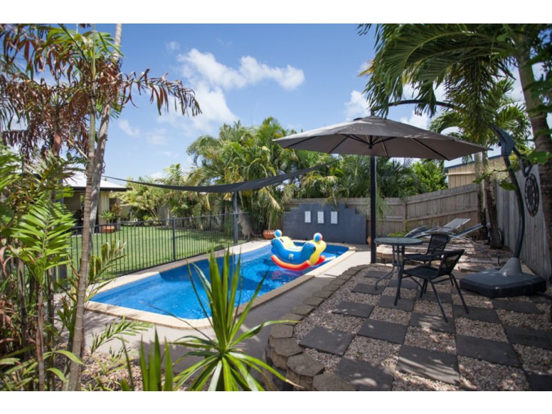 32 Marine Parade, Bucasia QLD 4750