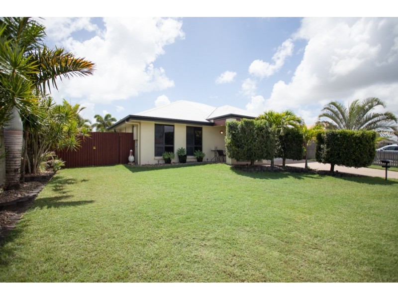 32 Marine Parade, Bucasia QLD 4750