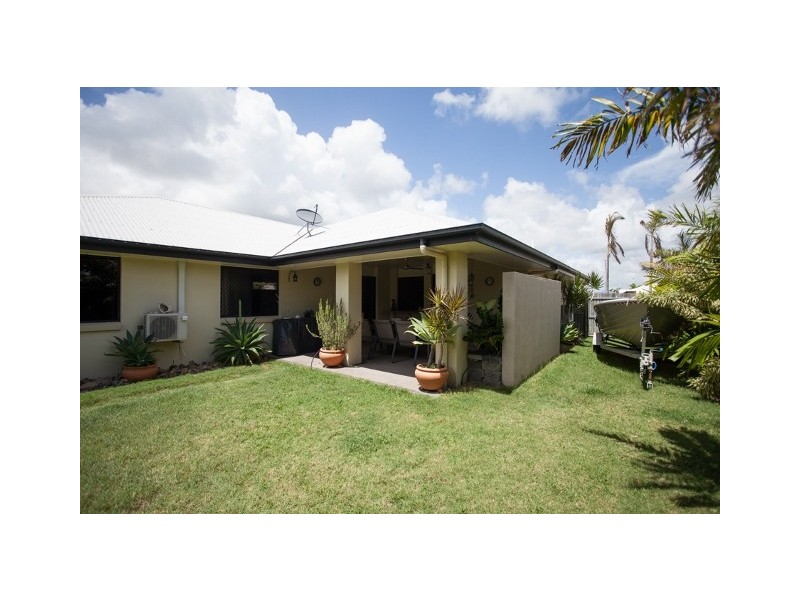 32 Marine Parade, Bucasia QLD 4750