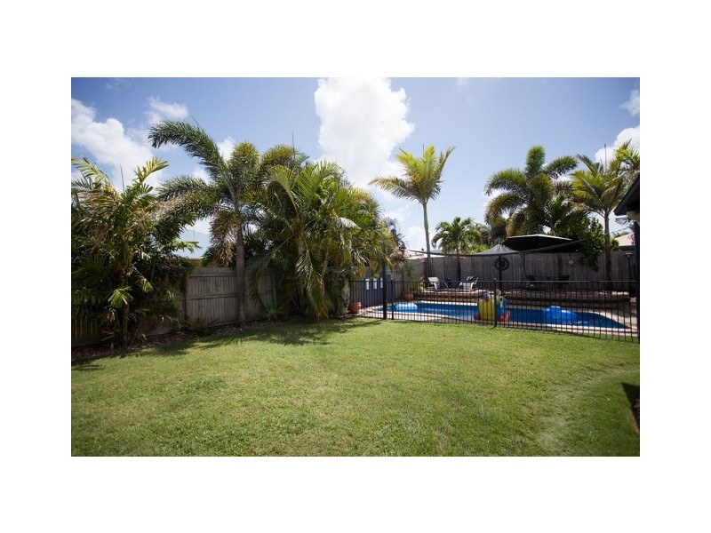 32 Marine Parade, Bucasia QLD 4750