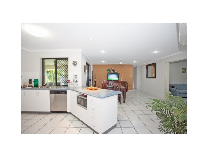 32 Marine Parade, Bucasia QLD 4750