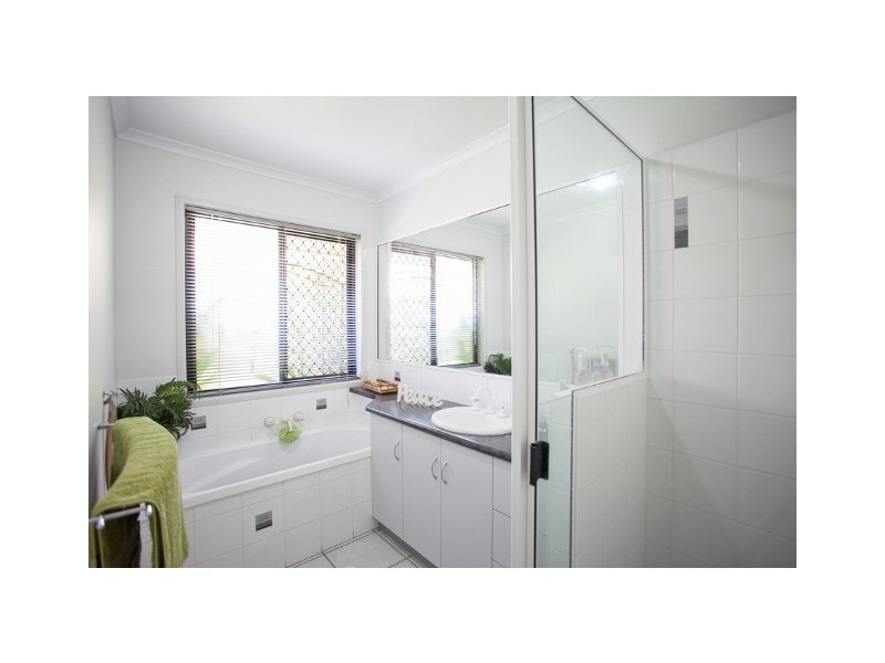 32 Marine Parade, Bucasia QLD 4750