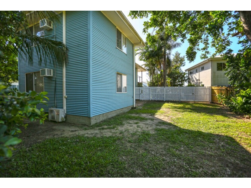 20 Grace Cresc, Slade Point QLD 4740