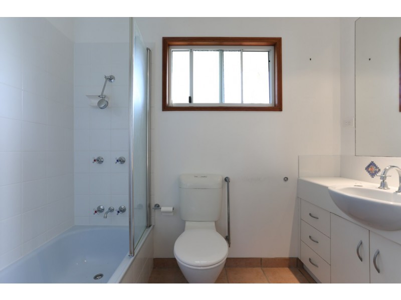 20 Grace Cresc, Slade Point QLD 4740