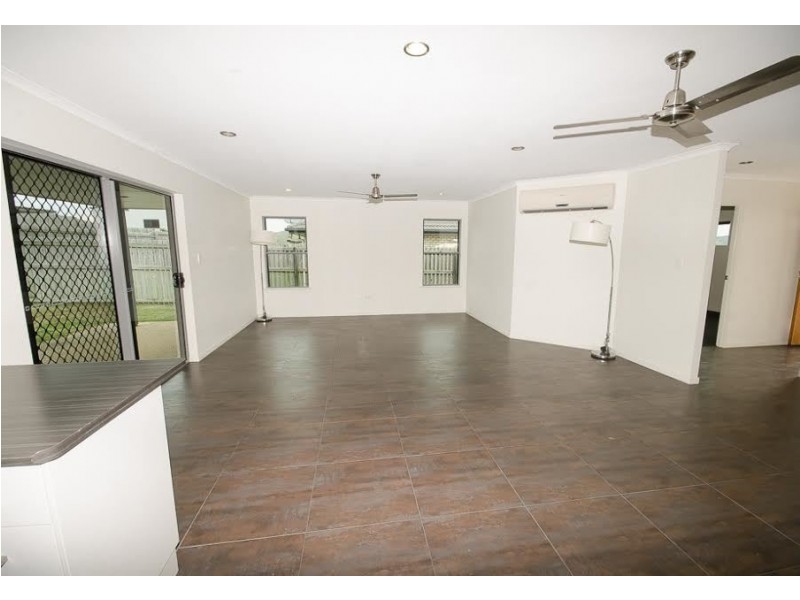 10 Crestview Crescent, Bucasia QLD 4750