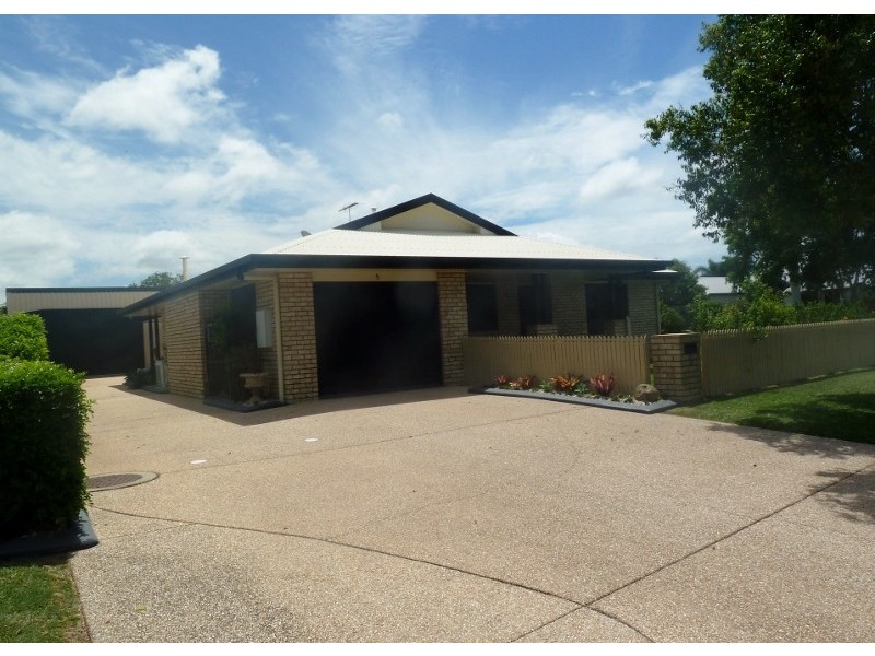 5 Cumming Court, Glenella QLD 4740