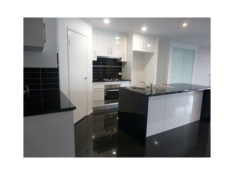 7 Lancaster Way, Ooralea QLD 4740