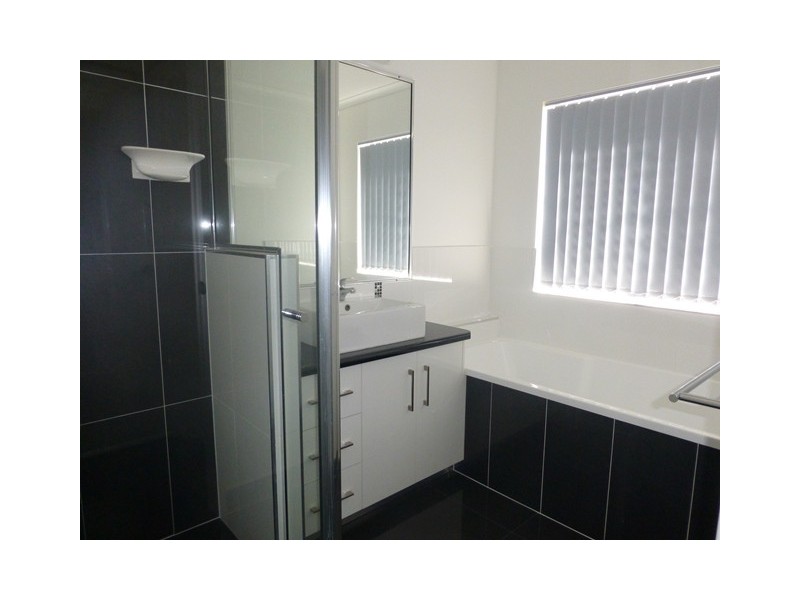 7 Lancaster Way, Ooralea QLD 4740