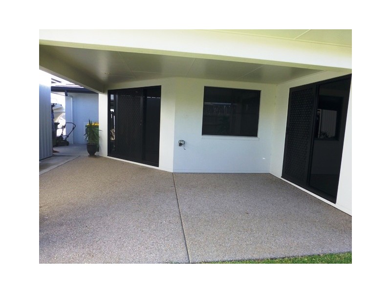 7 Lancaster Way, Ooralea QLD 4740