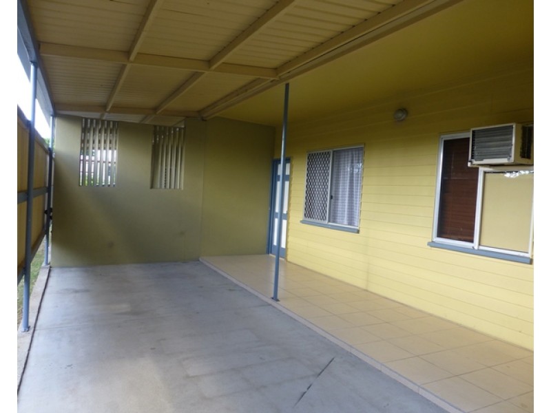2/5 Swift Street, Slade Point QLD 4740