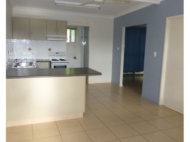 2/5 Swift Street, Slade Point QLD 4740