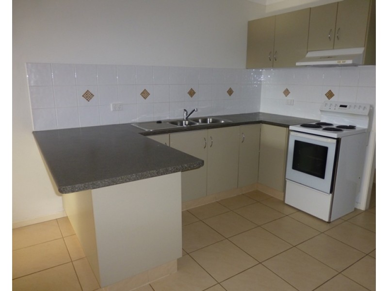 2/5 Swift Street, Slade Point QLD 4740