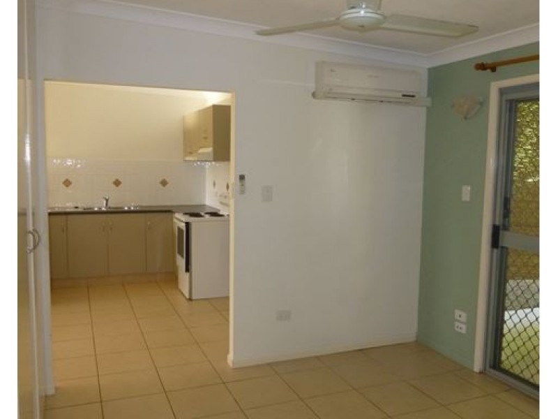 2/5 Swift Street, Slade Point QLD 4740
