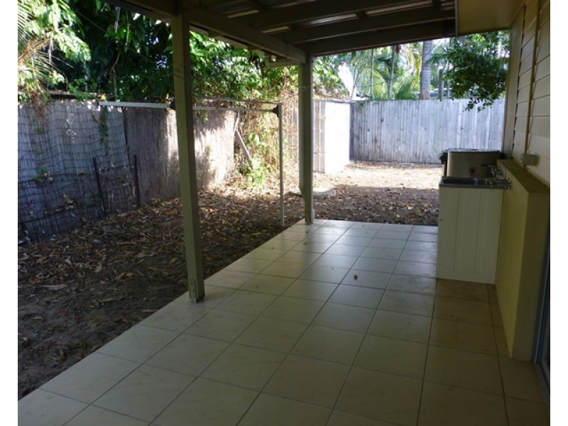 2/5 Swift Street, Slade Point QLD 4740
