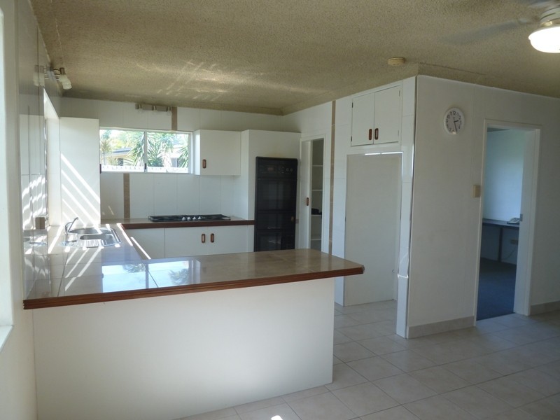 6 Steinbeck Court, West Mackay QLD 4740