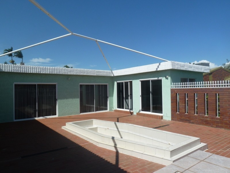 6 Steinbeck Court, West Mackay QLD 4740