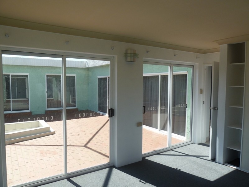 6 Steinbeck Court, West Mackay QLD 4740