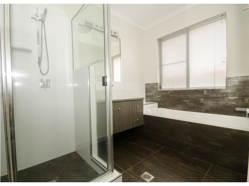 10 Crestview Crescent, Bucasia QLD 4750