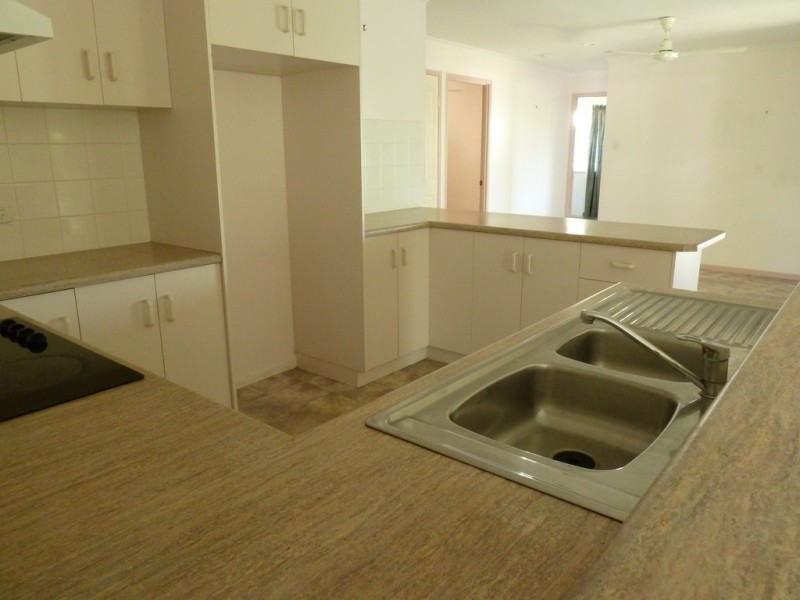 3 Pipeline Dr, Blacks Beach QLD 4740