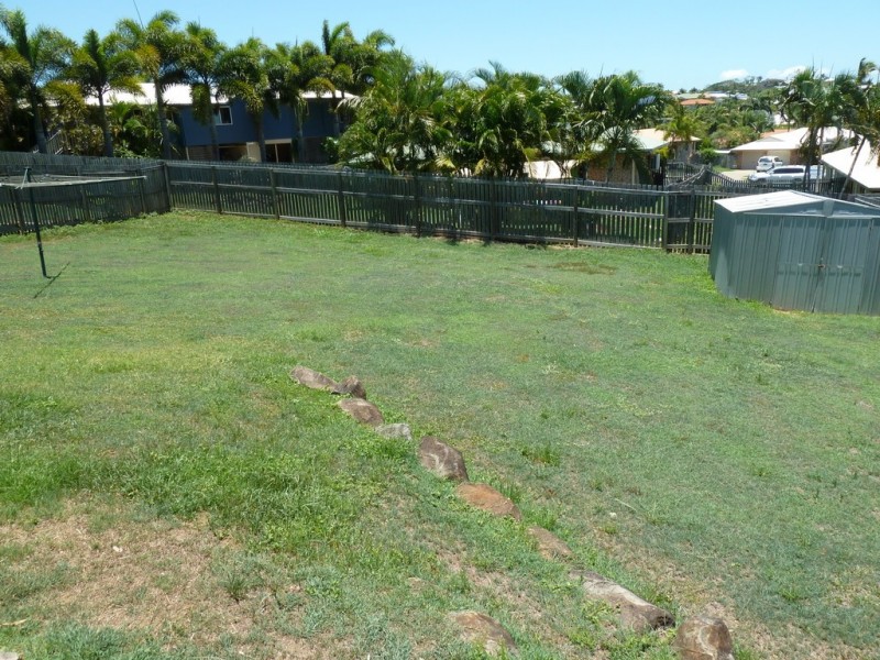 3 Pipeline Dr, Blacks Beach QLD 4740