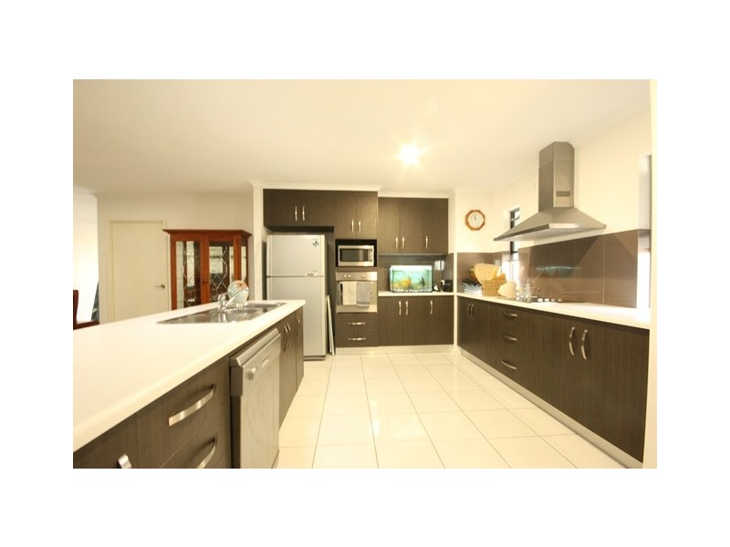 18 Douglas Crescent, Rural View QLD 4740