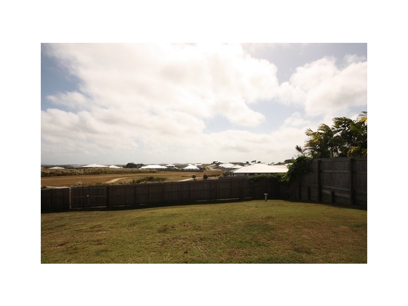 18 Douglas Crescent, Rural View QLD 4740