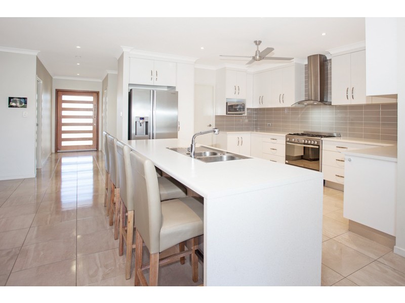 41 Makybe Diva Drive, Ooralea QLD 4740