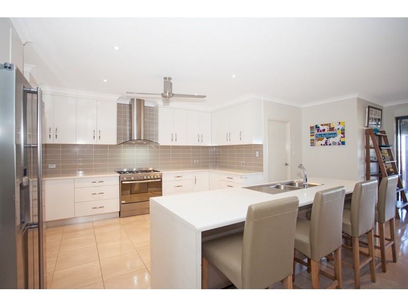 41 Makybe Diva Drive, Ooralea QLD 4740