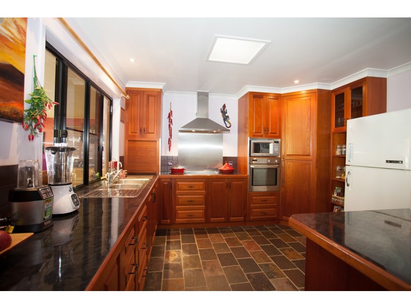 10 Corymbia Crt, Andergrove QLD 4740