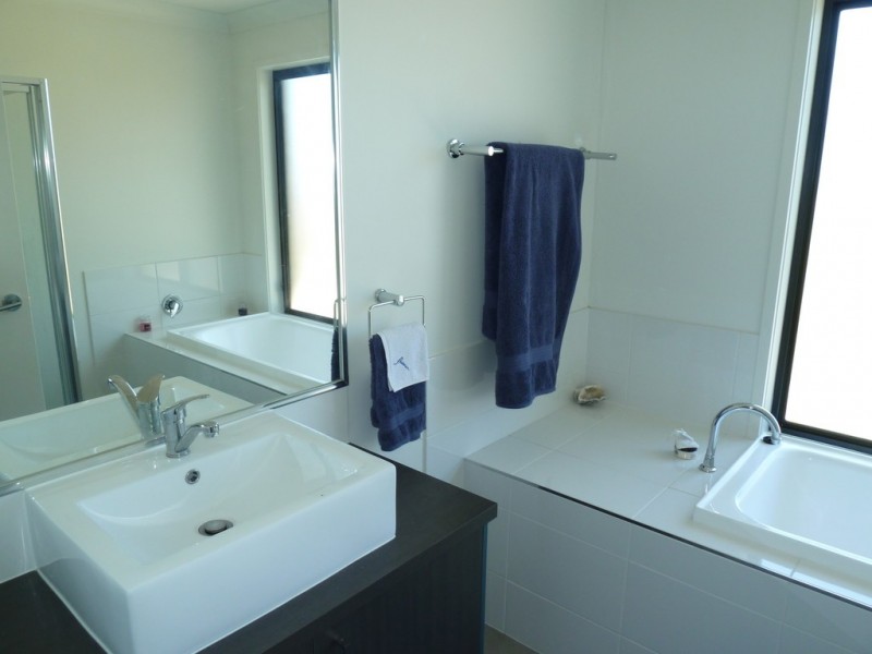 20 McIlwraith Way, Rural View QLD 4740