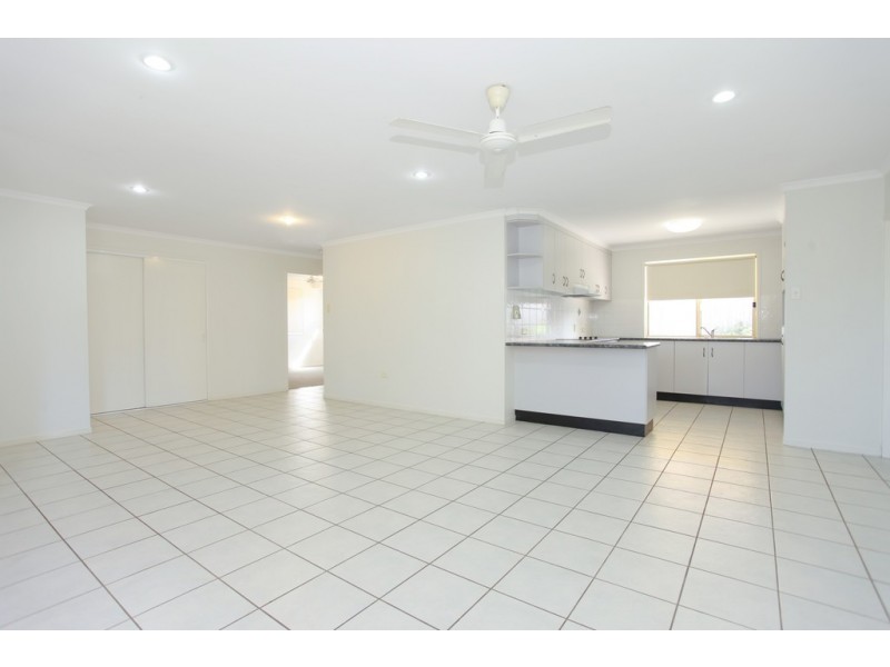 9 Bluewater Court, Bucasia QLD 4750