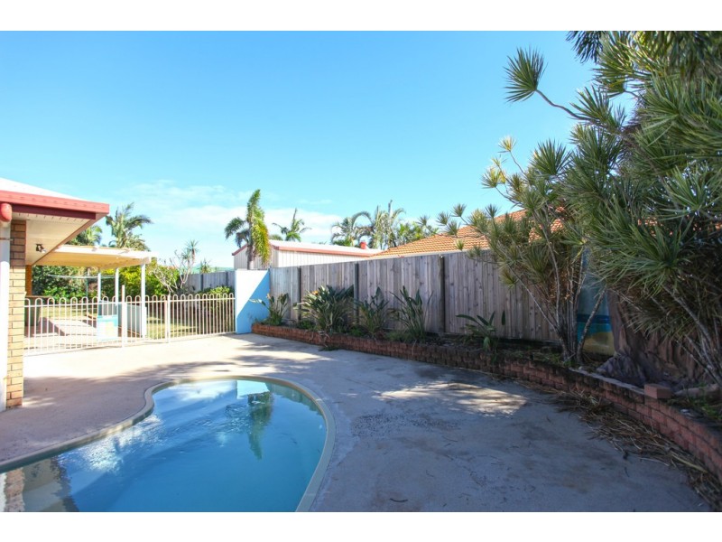 9 Bluewater Court, Bucasia QLD 4750