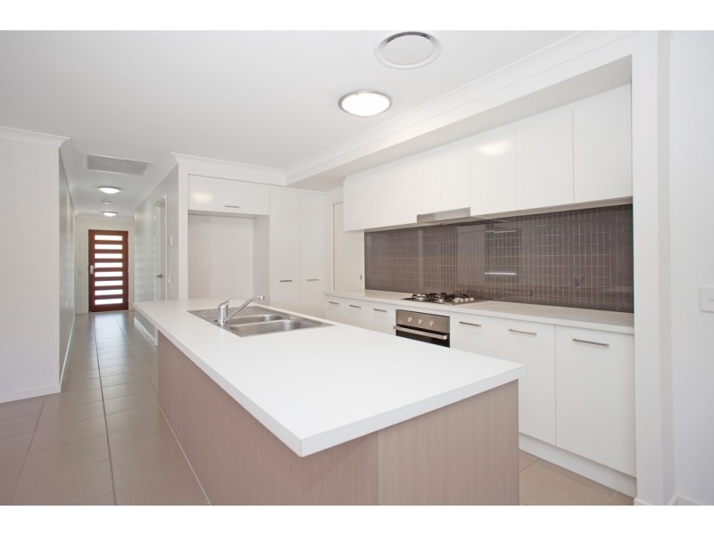 7 Majesty Street, Rural View QLD 4740