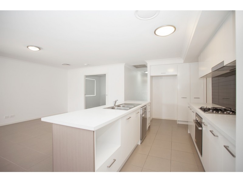 7 Majesty Street, Rural View QLD 4740