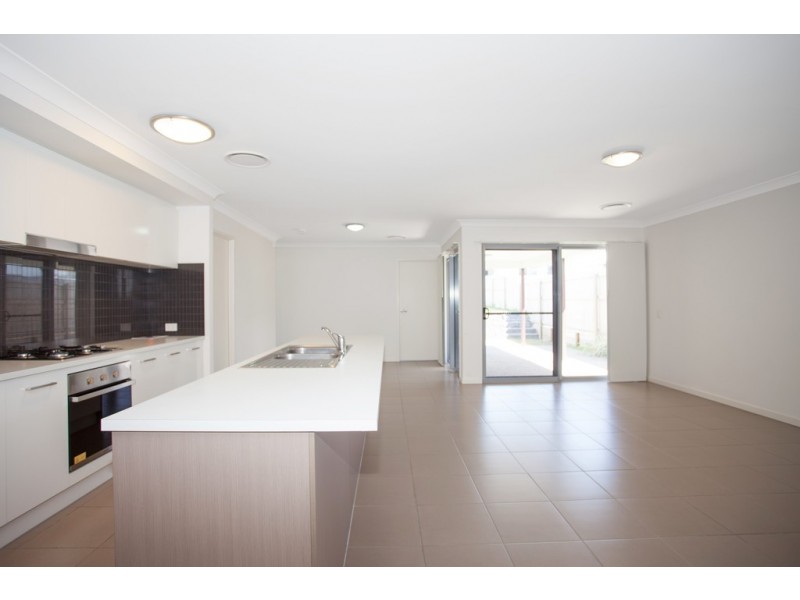 7 Majesty Street, Rural View QLD 4740