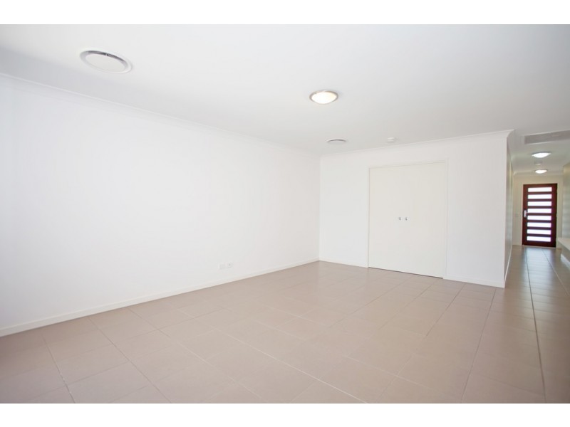 7 Majesty Street, Rural View QLD 4740