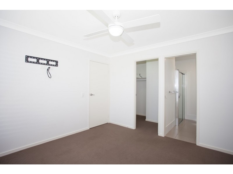 7 Majesty Street, Rural View QLD 4740