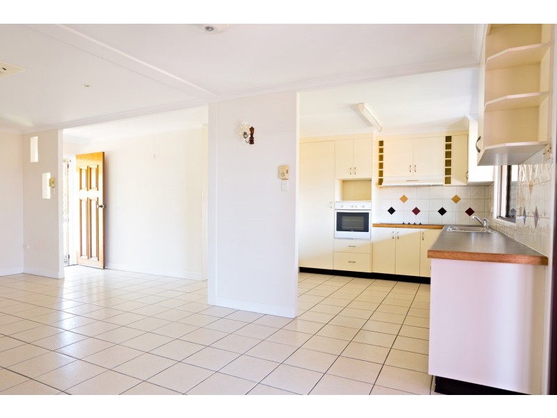 14 Hillside Tce, Mount Pleasant QLD 4740