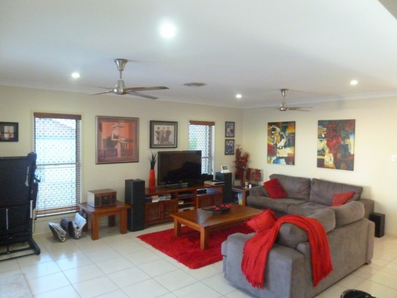 7 Gillies Court, Rural View QLD 4740