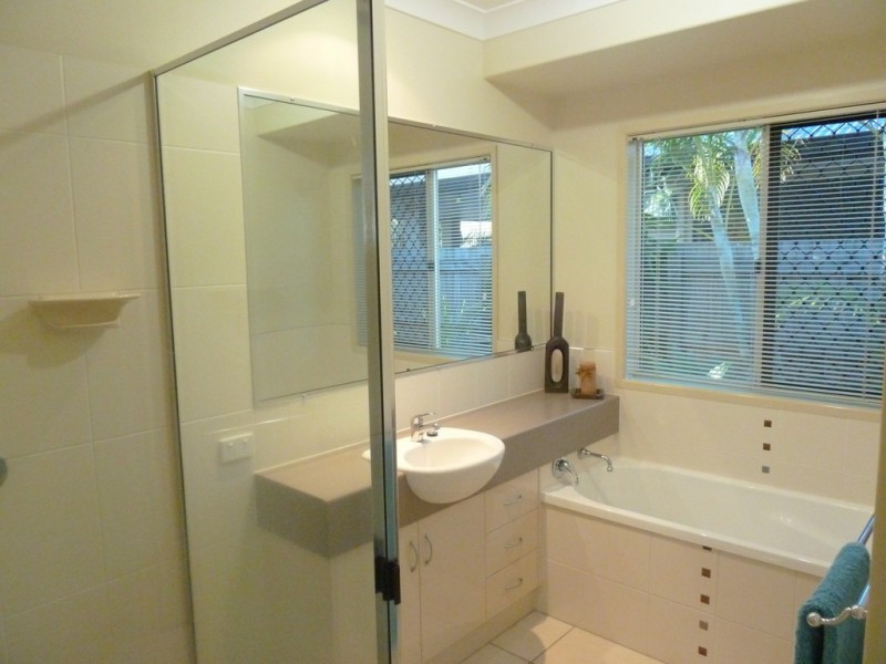 7 Gillies Court, Rural View QLD 4740