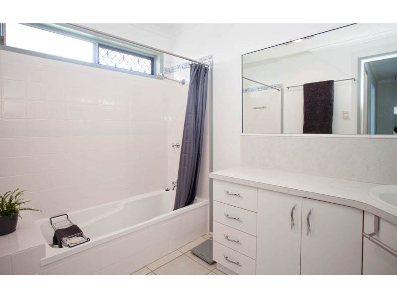 1 Nicklin Drive, Beaconsfield QLD 4740