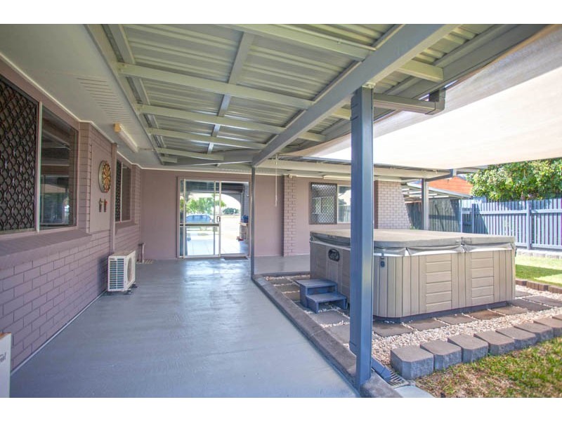 1 Nicklin Drive, Beaconsfield QLD 4740