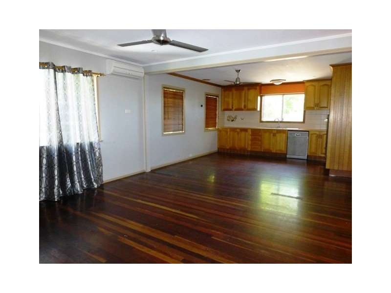 17 Kingfisher, Slade Point QLD 4740